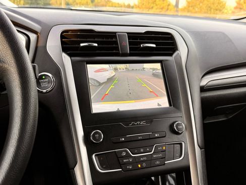 Used 2019 Ford Fusion SE FWD image 32