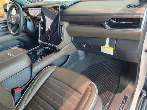New 2026 GMC Yukon Denali Ultimate AWD/4WD image 20