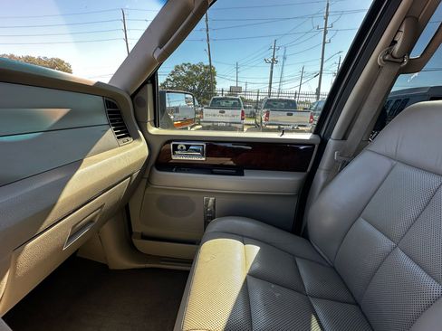 Used 2012 Lincoln Navigator 2WD image 40