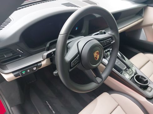Certified 2025 Porsche 911 Carrera RWD image 4