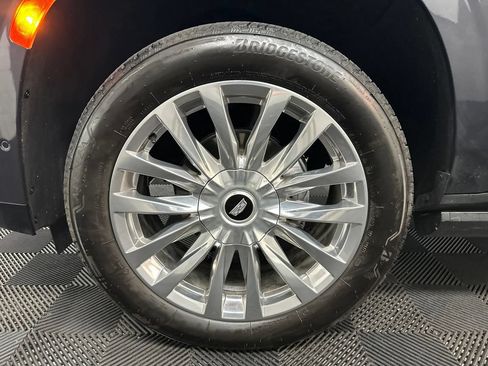 Used 2024 Cadillac Escalade ESV Premium Luxury w/ Performance Package AWD/4WD image 38