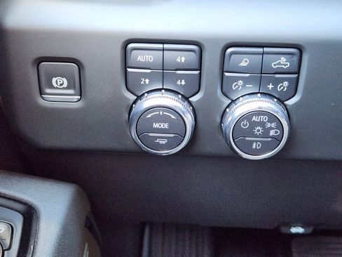 Certified 2025 GMC Sierra 1500 AT4 w/ AT4 Premium Package image 23