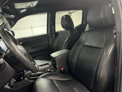 Used 2022 Toyota Tacoma TRD Sport w/ TRD Premium Sport Package AWD/4WD image 20
