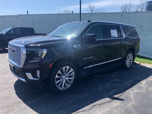 Used 2022 GMC Yukon XL Denali image 7