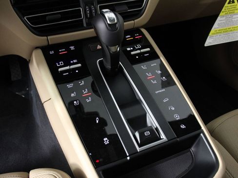 New 2026 Porsche Macan Turbo image 14