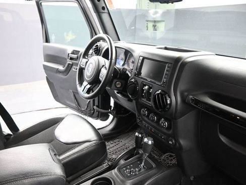Used 2016 Jeep Wrangler Unlimited Sahara AWD/4WD image 18