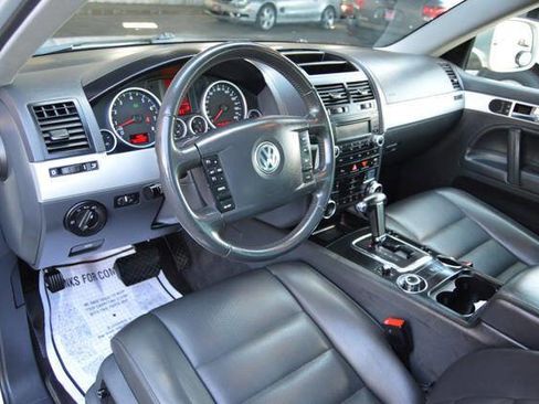 Used 2009 Volkswagen Touareg VR6 image 8