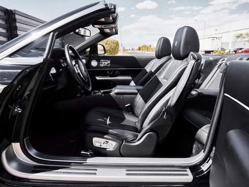 Used 2018 Rolls-Royce Dawn RWD image 28