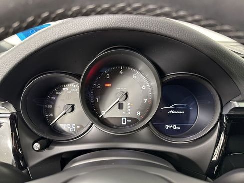 Certified 2023 Porsche Macan AWD/4WD image 36