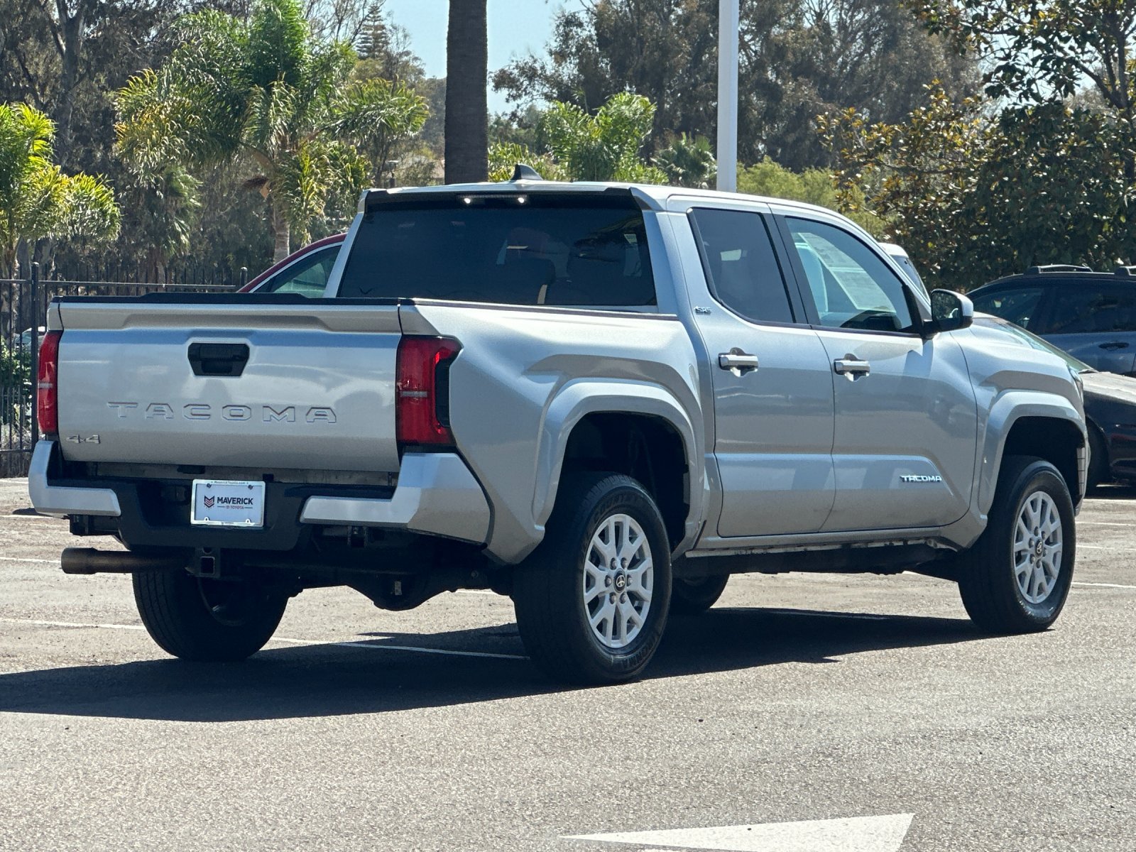 Used 2024 Toyota Tacoma SR5 AWD/4WD image 5