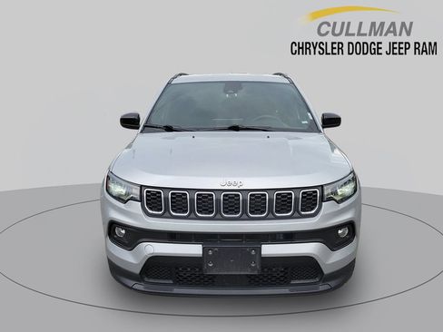 Used 2024 Jeep Compass Latitude AWD/4WD image 8