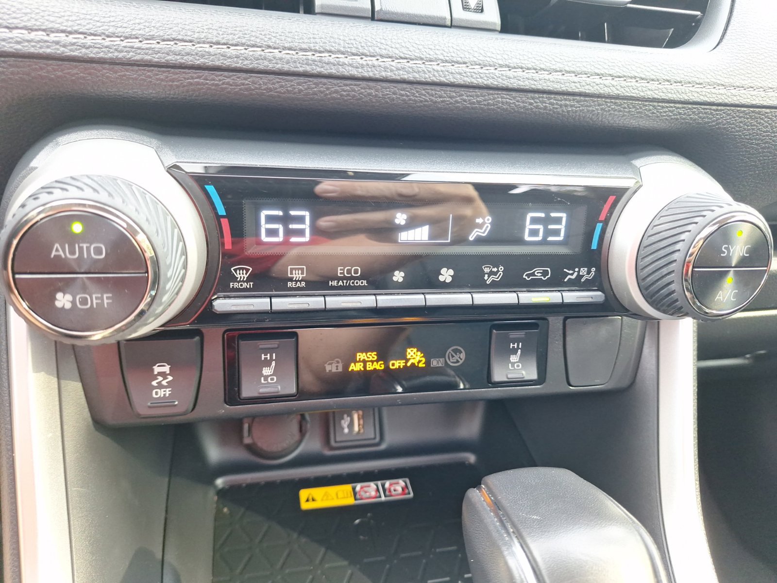 Used 2025 Toyota RAV4 XLE Premium w/ Weather Package AWD/4WD image 27