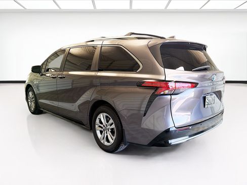 Used 2024 Toyota Sienna Limited FWD image 6