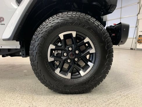 Used 2026 Jeep Gladiator Rubicon AWD/4WD image 11