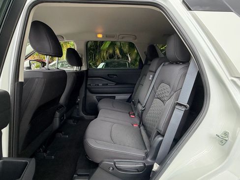 Certified 2024 Nissan Pathfinder SV FWD image 12