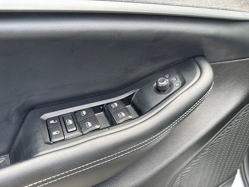 Used 2023 Jeep Grand Cherokee L Limited w/ Black Appearance Package AWD/4WD image 13