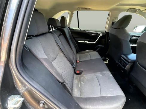Used 2020 Toyota RAV4 XLE w/ Convenience Package FWD image 20