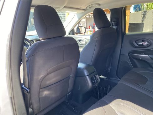 Used 2020 Jeep Cherokee Latitude w/ Cold Weather Group AWD/4WD image 15