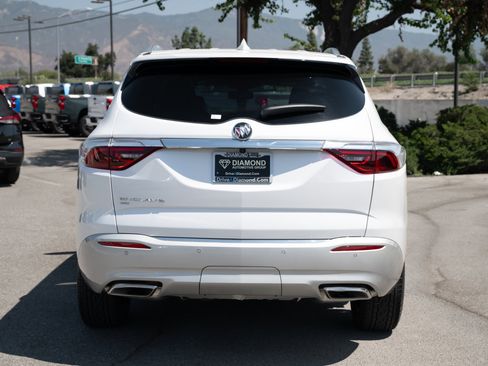 Used 2023 Buick Enclave Essence w/ LPO, Touring Package image 5
