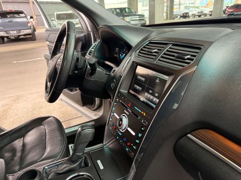 Used 2016 Ford Explorer Limited image 24