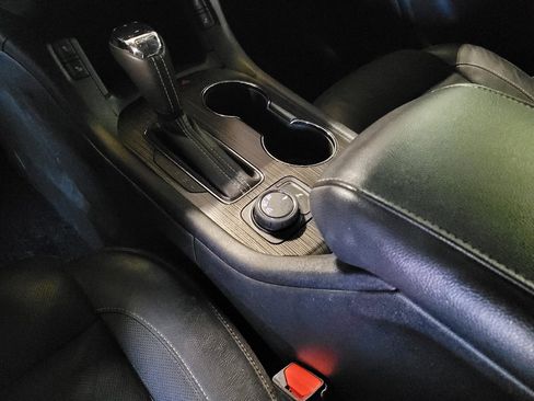 Used 2018 GMC Acadia SLT image 26