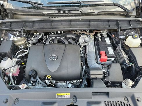 Used 2022 Toyota Highlander XLE image 31