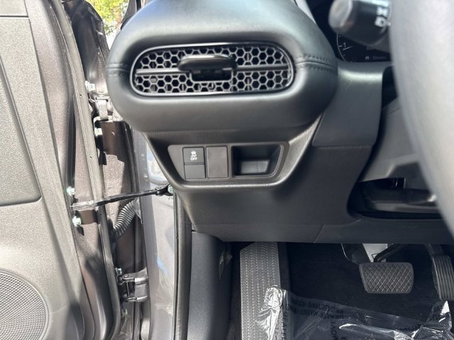 Certified 2025 Honda HR-V LX image 31