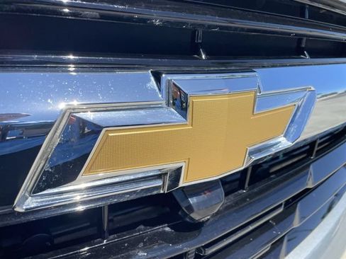 Used 2025 Chevrolet Suburban LS RWD image 30