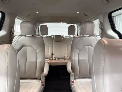 Used 2021 Chrysler Voyager Lxi image 11