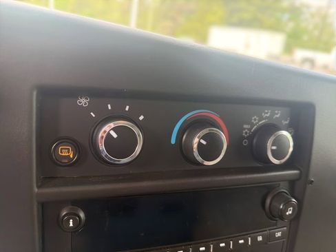 Used 2017 Chevrolet Express 2500 RWD image 26