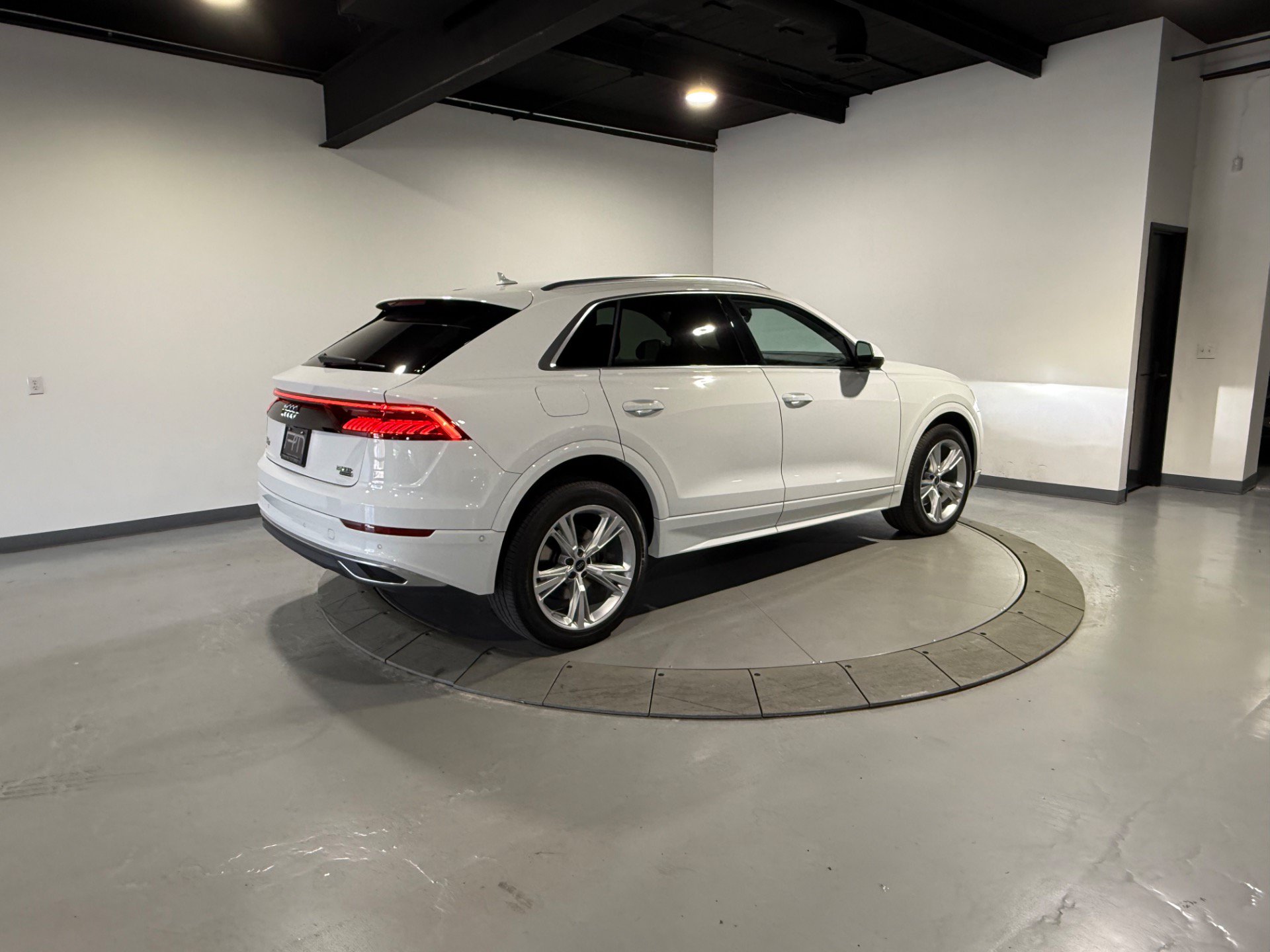 Used 2023 Audi Q8 Premium w/ Convenience Package AWD/4WD image 7