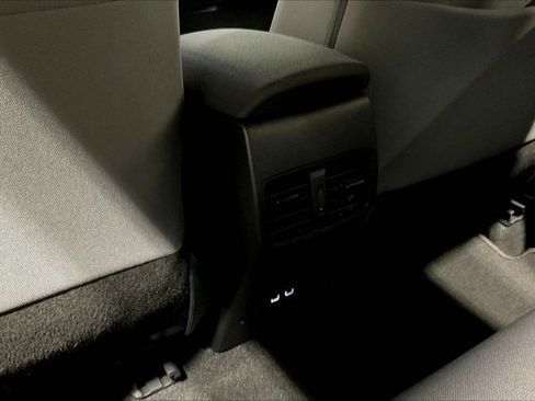 Used 2024 Toyota Corolla Cross AWD Hybrid w/ Moonroof Package image 34