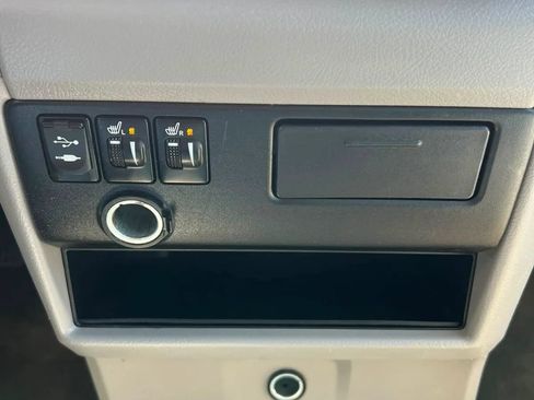 Used 2015 Toyota Sienna XLE w/ XLE Navigation Package FWD image 32