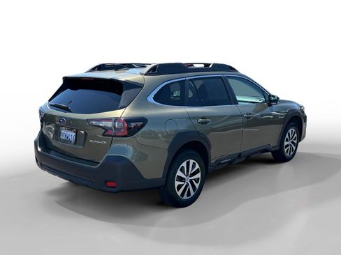 Used 2023 Subaru Outback Premium AWD/4WD image 5