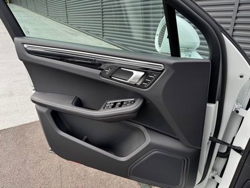 New 2026 Porsche Macan image 14