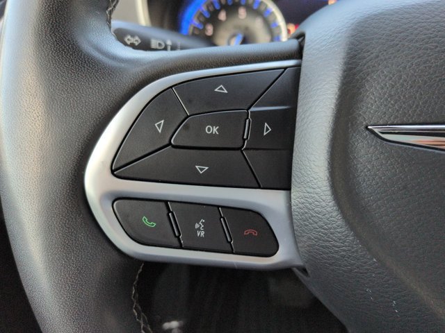 Used 2025 Chrysler Pacifica Select FWD image 23