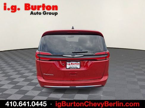 Used 2025 Chrysler Pacifica Select FWD image 5