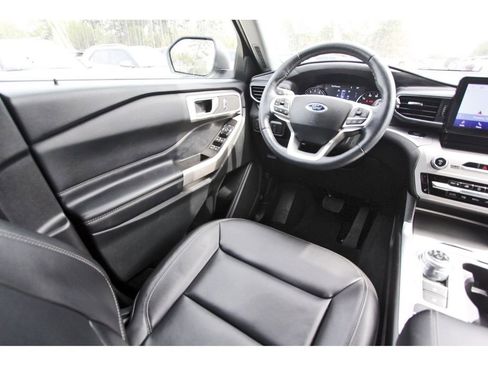 Certified 2022 Ford Explorer XLT w/ Equipment Group 202A image 12