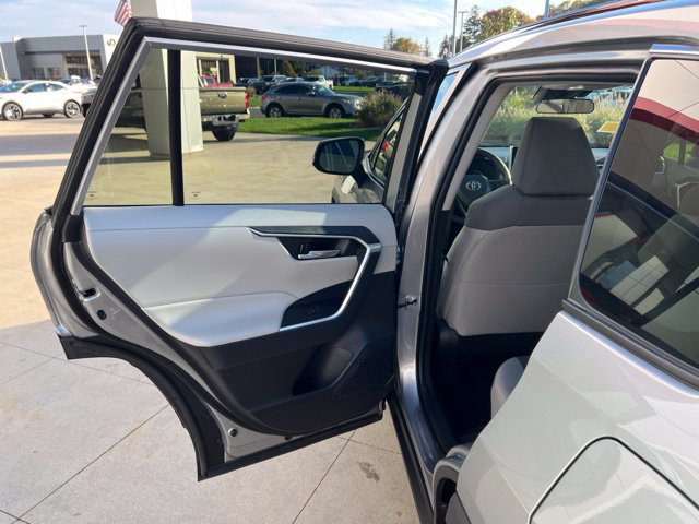 Used 2025 Toyota RAV4 XLE w/ Convenience Package AWD/4WD image 29