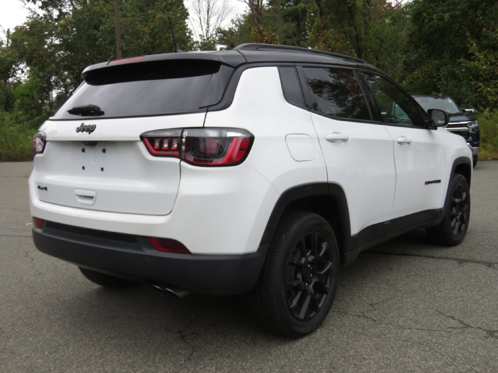 Used 2022 Jeep Compass Latitude w/ Sun and Sound Group AWD/4WD image 5