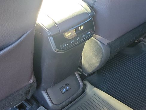 Used 2022 Toyota Highlander L image 14