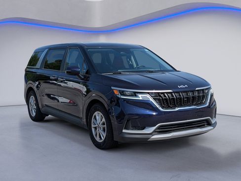 Used 2022 Kia Carnival LX FWD image 3