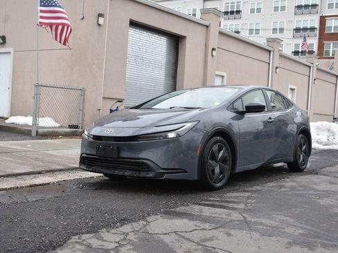 Used 2023 Toyota Prius LE image 2