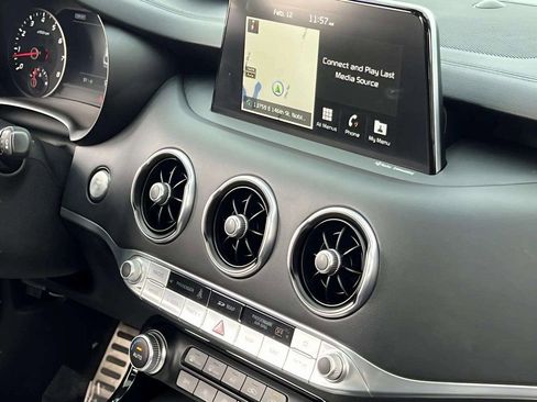 Used 2018 Kia Stinger GT2 image 39