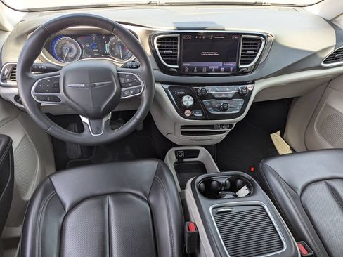 Used 2023 Chrysler Pacifica Touring-L FWD image 29