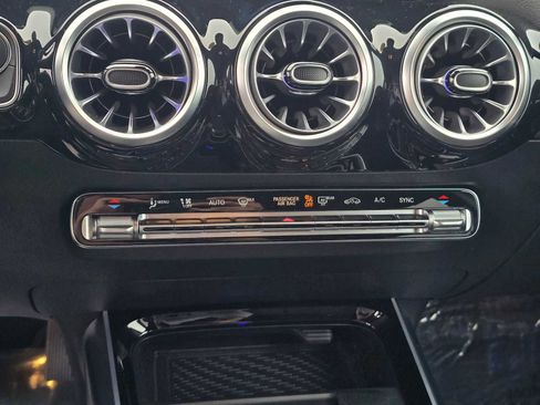 Used 2025 Mercedes-Benz GLA 250 image 29