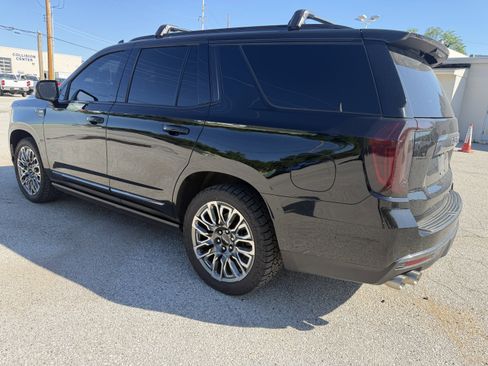 Used 2023 GMC Yukon Denali Ultimate AWD/4WD image 5