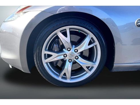 Used 2009 Nissan 370Z Touring w/ Sport Pkg RWD image 23