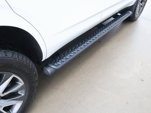 Used 2022 Chevrolet Tahoe Z71 w/ Luxury Package image 38