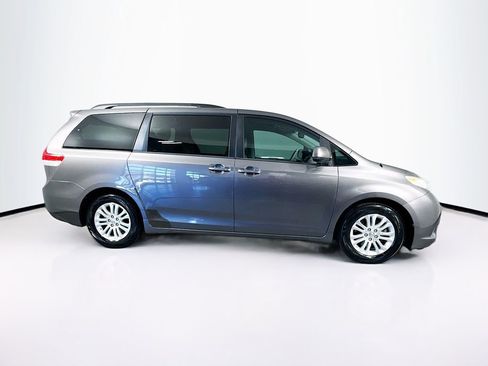 Used 2014 Toyota Sienna XLE image 11